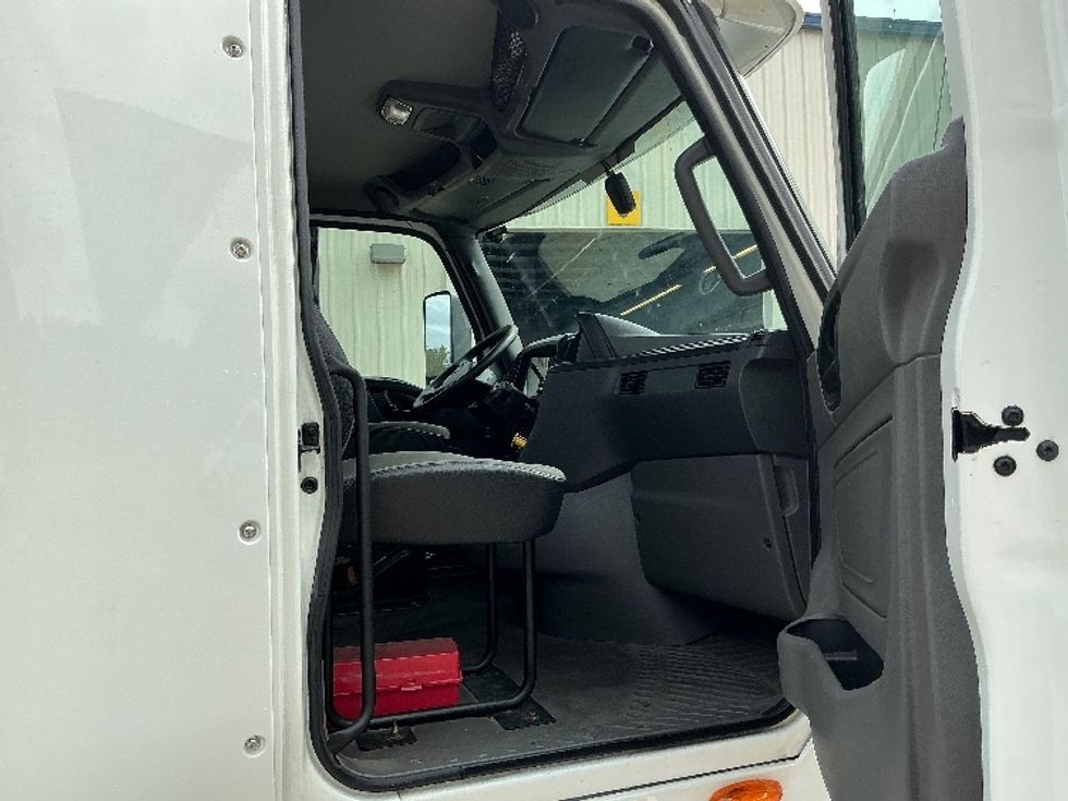 Day Cab Tractor-Heavy Duty Tractors-International-2019-LT625-Prince George-VA-318,428\n\t\tmiles-$ 29,000 - Image 12