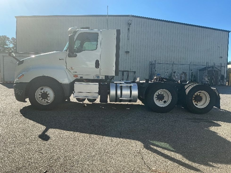 Day Cab Tractor-Heavy Duty Tractors-International-2019-LT625-Prince George-VA-318,428\n\t\tmiles-$ 29,000 - Image 4