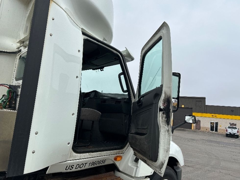 Day Cab Tractor-Heavy Duty Tractors-International-2019-LT625-Rochester-NY-198,656\n\t\tmiles-$ 33,250 - Image 12