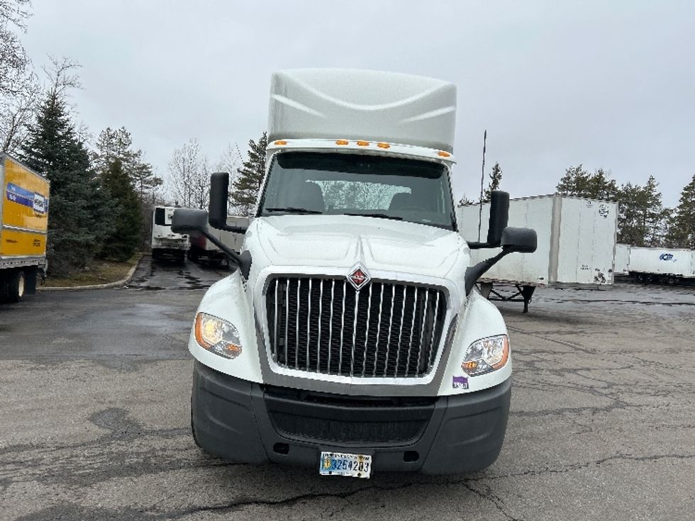 Day Cab Tractor-Heavy Duty Tractors-International-2019-LT625-Rochester-NY-198,656\n\t\tmiles-$ 33,250 - Image 2