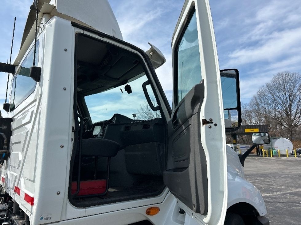 Day Cab Tractor-Heavy Duty Tractors-International-2019-LT625-Salem-VA-414,003\n\t\tmiles-$ 23,750 - Image 11