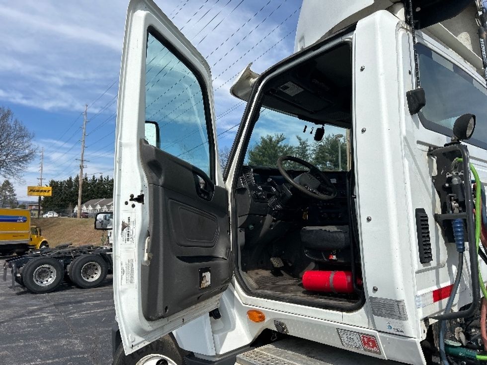 Day Cab Tractor-Heavy Duty Tractors-International-2019-LT625-Salem-VA-414,003\n\t\tmiles-$ 23,750 - Image 8