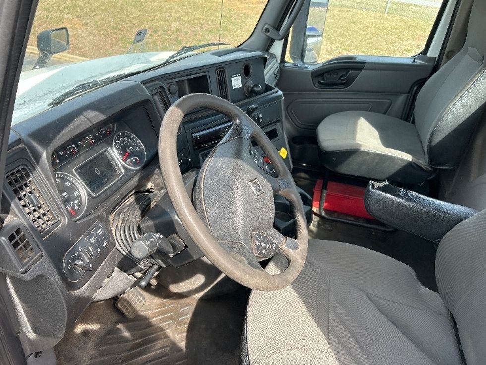 Day Cab Tractor-Heavy Duty Tractors-International-2019-LT625-Salem-VA-414,003\n\t\tmiles-$ 23,750 - Image 9