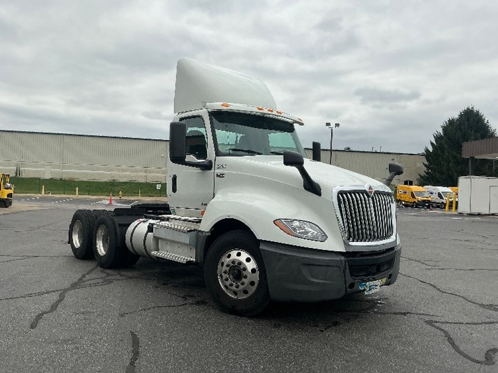 Day Cab Tractor-Heavy Duty Tractors-International-2019-LT625-South Bend-IN-213,540\n\t\tmiles-$ 29,250 - Image 1