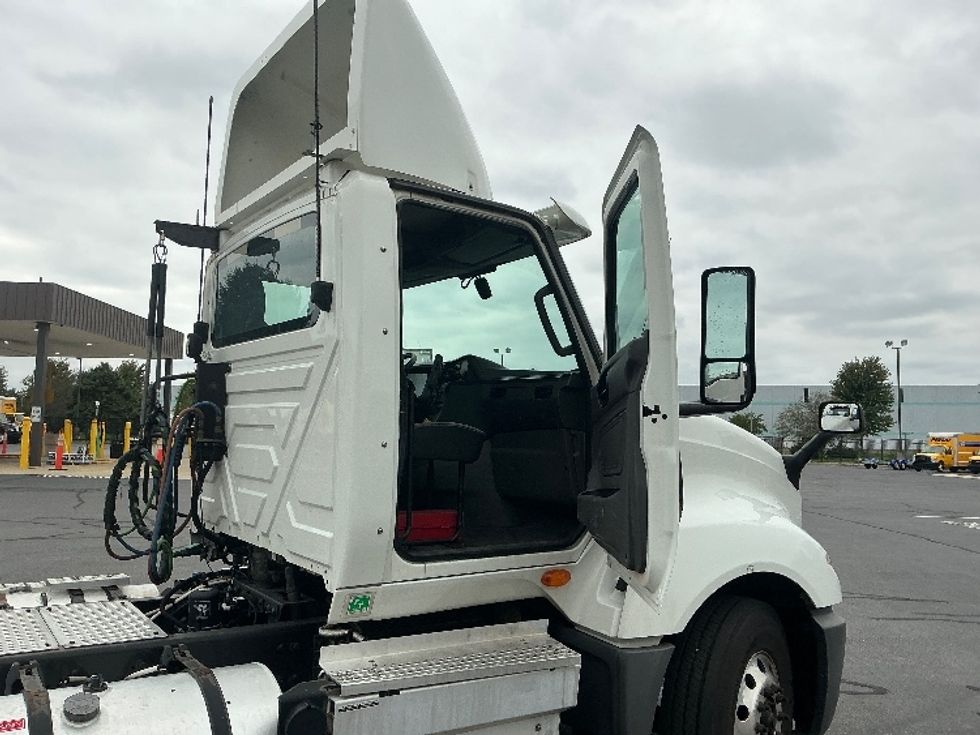 Day Cab Tractor-Heavy Duty Tractors-International-2019-LT625-South Bend-IN-213,540\n\t\tmiles-$ 29,250 - Image 12