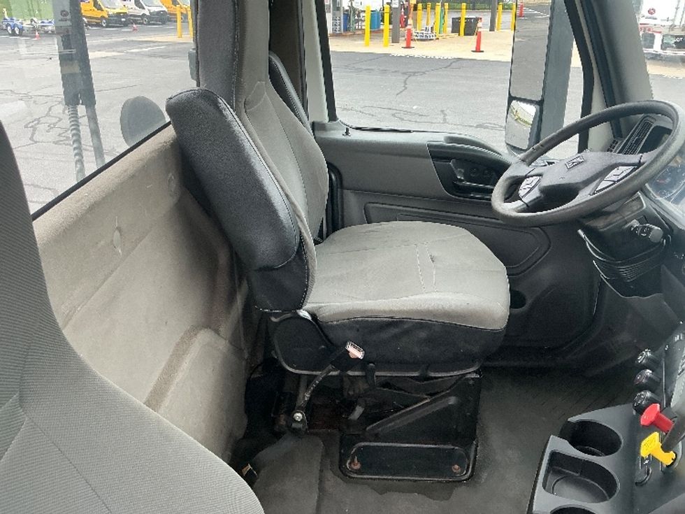 Day Cab Tractor-Heavy Duty Tractors-International-2019-LT625-South Bend-IN-213,540\n\t\tmiles-$ 29,250 - Image 14