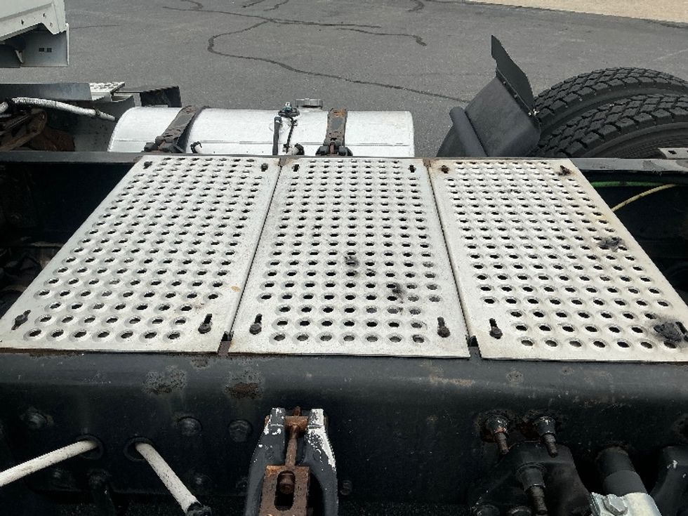 Day Cab Tractor-Heavy Duty Tractors-International-2019-LT625-South Bend-IN-213,540\n\t\tmiles-$ 29,250 - Image 17