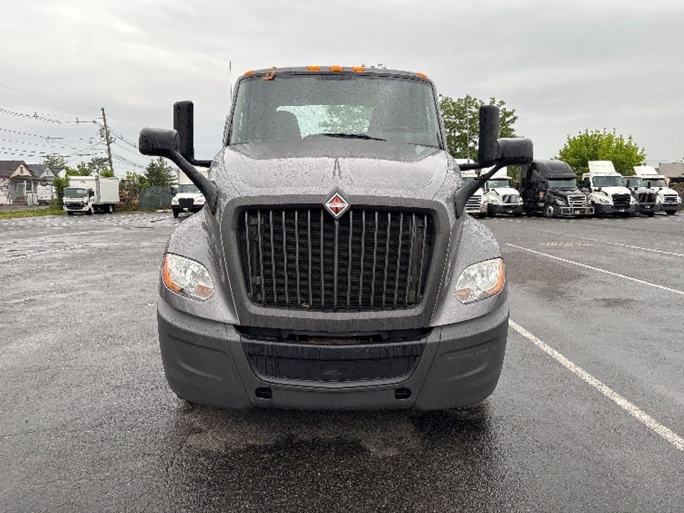 Day Cab Tractor-Heavy Duty Tractors-International-2019-LT625-South Plainfield-NJ-277,857\n\t\tmiles-$ 22,250 - Image 2