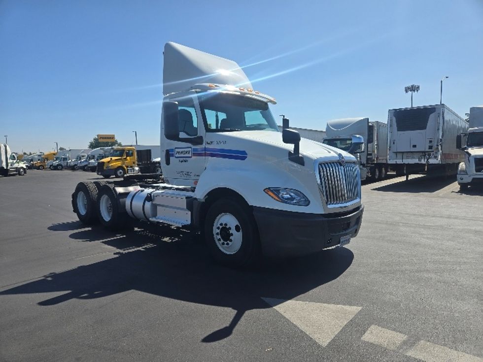 Day Cab Tractor-Heavy Duty Tractors-International-2019-LT625-Stockton-CA-286,023\n\t\tmiles-$ 31,250 - Image 1