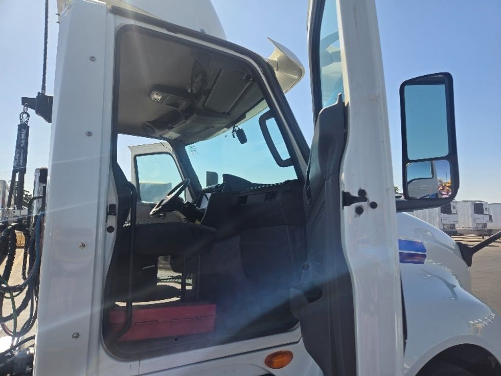 Day Cab Tractor-Heavy Duty Tractors-International-2019-LT625-Stockton-CA-286,023\n\t\tmiles-$ 31,250 - Image 12