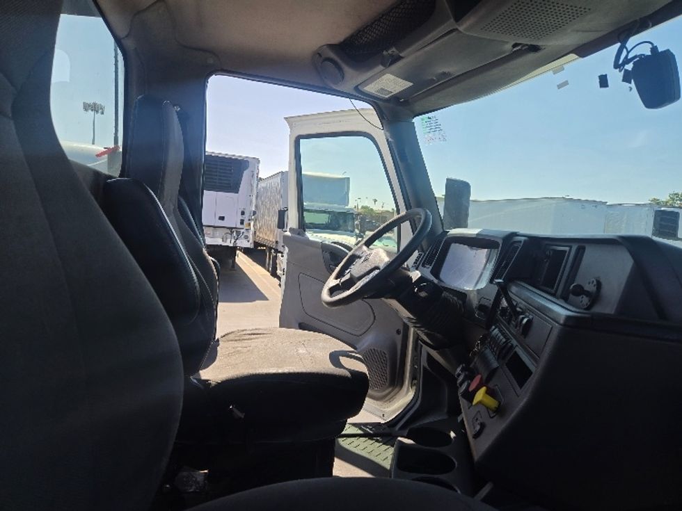 Day Cab Tractor-Heavy Duty Tractors-International-2019-LT625-Stockton-CA-286,023\n\t\tmiles-$ 31,250 - Image 14