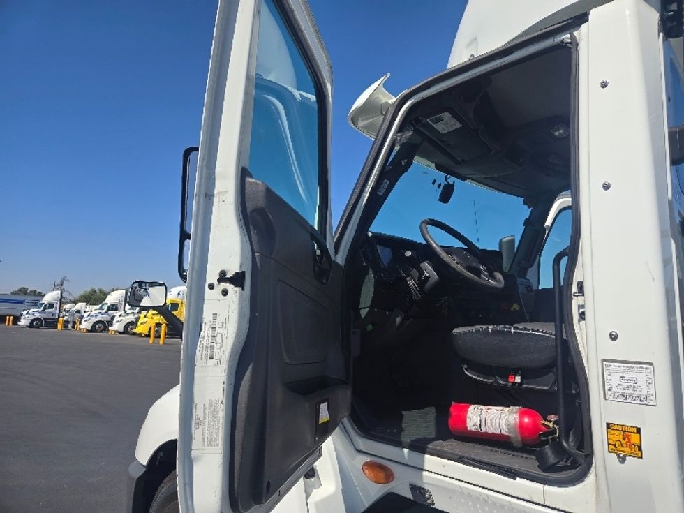 Day Cab Tractor-Heavy Duty Tractors-International-2019-LT625-Stockton-CA-286,023\n\t\tmiles-$ 31,250 - Image 9