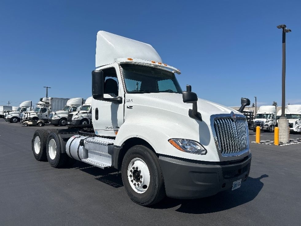 Day Cab Tractor-Heavy Duty Tractors-International-2019-LT625-Stockton-CA-308,696\n\t\tmiles-$ 30,000 - Image 1