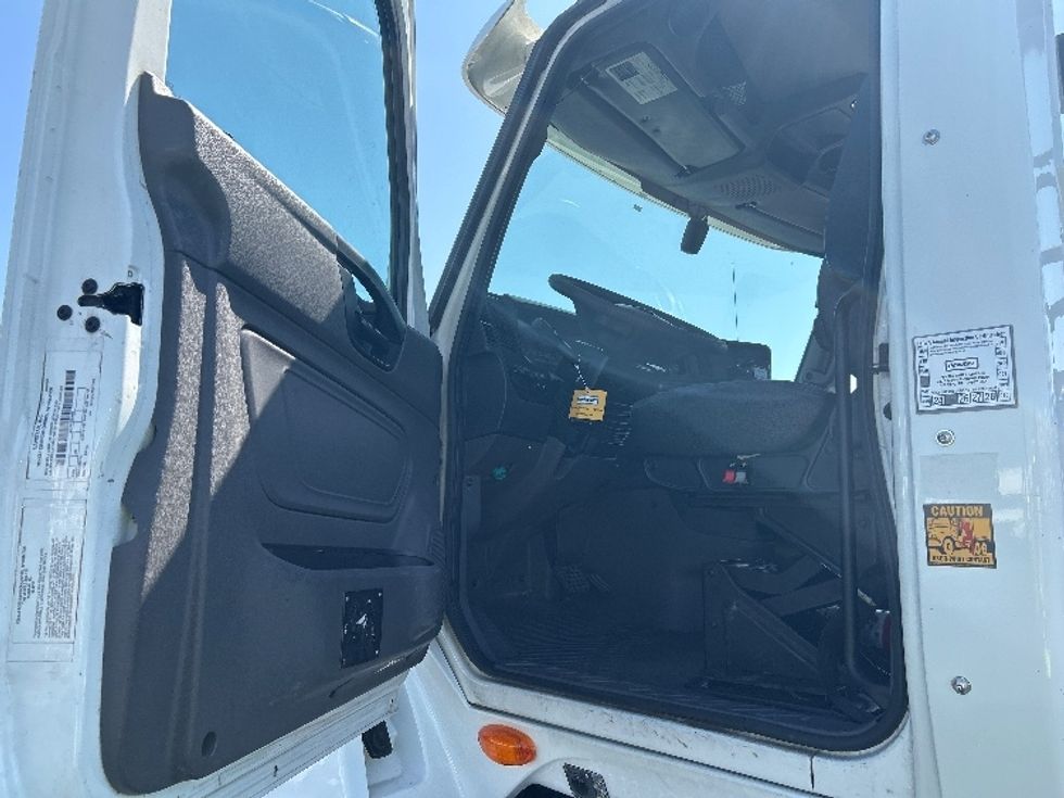 Day Cab Tractor-Heavy Duty Tractors-International-2019-LT625-Stockton-CA-308,696\n\t\tmiles-$ 30,000 - Image 9
