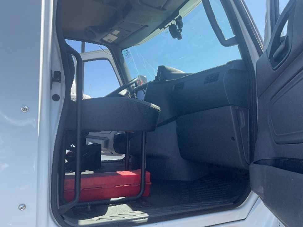 Day Cab Tractor-Heavy Duty Tractors-International-2019-LT625-Stockton-CA-318,830\n\t\tmiles-$ 29,500 - Image 12