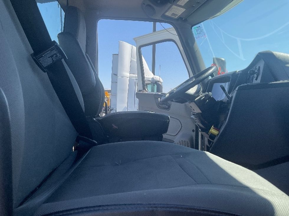 Day Cab Tractor-Heavy Duty Tractors-International-2019-LT625-Stockton-CA-318,830\n\t\tmiles-$ 29,500 - Image 14