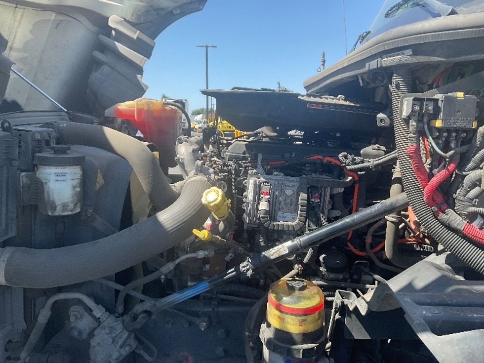 Day Cab Tractor-Heavy Duty Tractors-International-2019-LT625-Stockton-CA-318,830\n\t\tmiles-$ 29,500 - Image 16