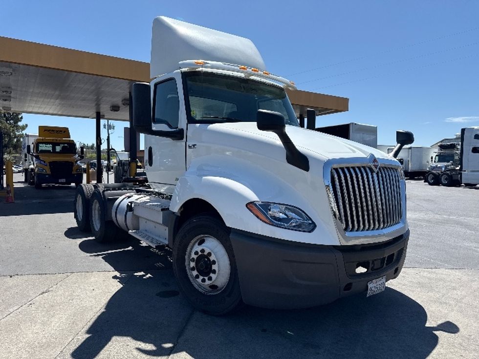 Day Cab Tractor-Heavy Duty Tractors-International-2019-LT625-Stockton-CA-370,046\n\t\tmiles-$ 26,750 - Image 1