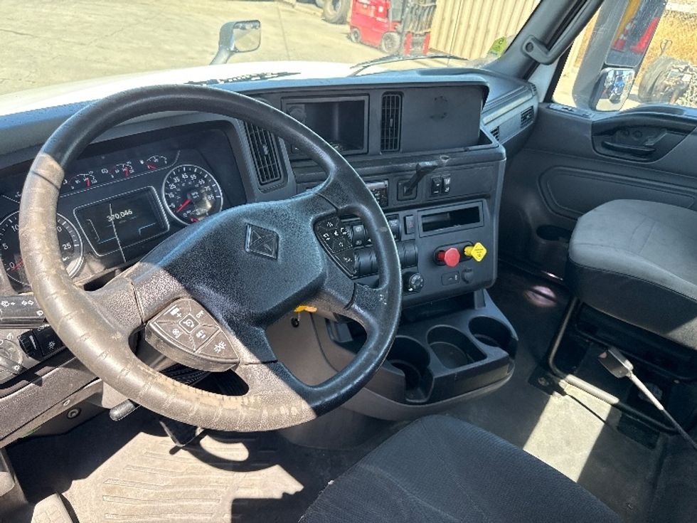 Day Cab Tractor-Heavy Duty Tractors-International-2019-LT625-Stockton-CA-370,046\n\t\tmiles-$ 26,750 - Image 10