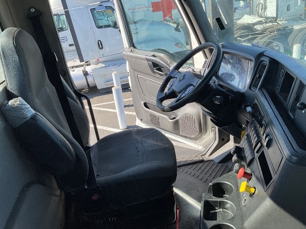 Day Cab Tractor-Heavy Duty Tractors-International-2019-LT625-Stockton-CA-379,904\n\t\tmiles-$ 26,000 - Image 14