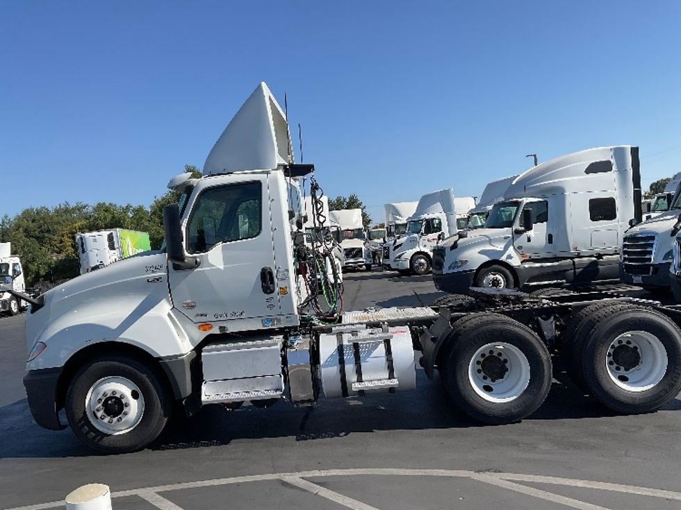 Day Cab Tractor-Heavy Duty Tractors-International-2019-LT625-Stockton-CA-379,904\n\t\tmiles-$ 26,000 - Image 4