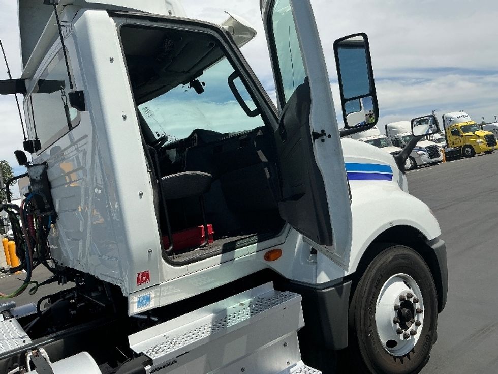 Day Cab Tractor-Heavy Duty Tractors-International-2019-LT625-Stockton-CA-398,021\n\t\tmiles-$ 25,000 - Image 12