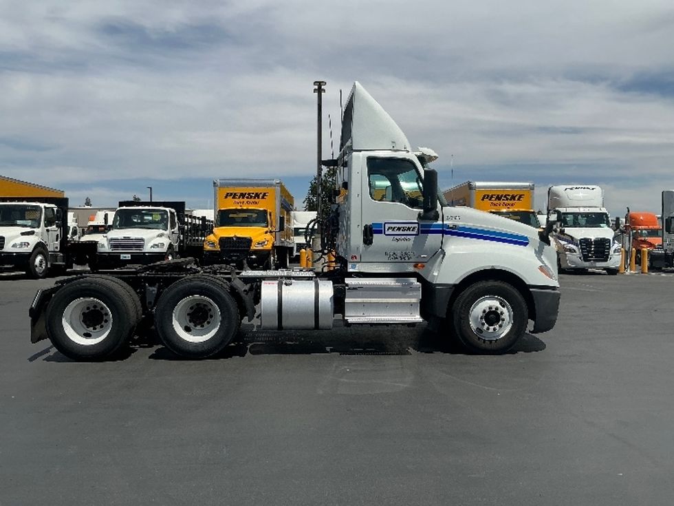 Day Cab Tractor-Heavy Duty Tractors-International-2019-LT625-Stockton-CA-398,021\n\t\tmiles-$ 25,000 - Image 8