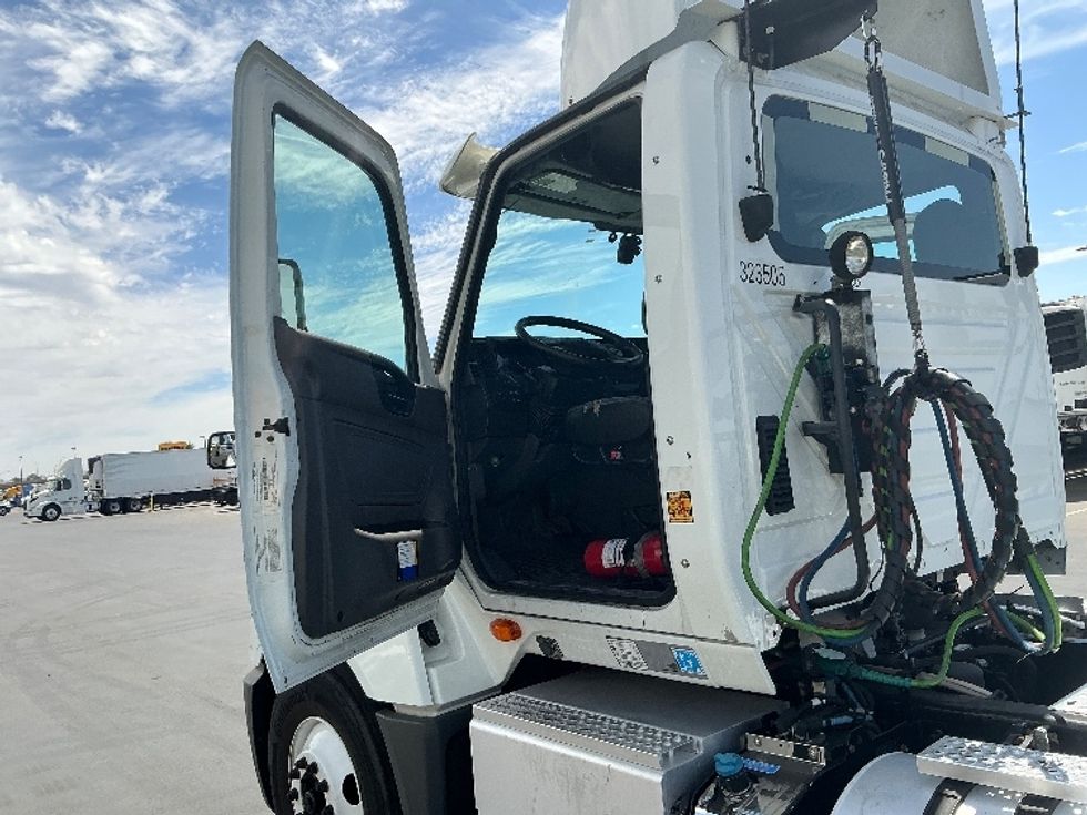 Day Cab Tractor-Heavy Duty Tractors-International-2019-LT625-Stockton-CA-398,021\n\t\tmiles-$ 25,000 - Image 9