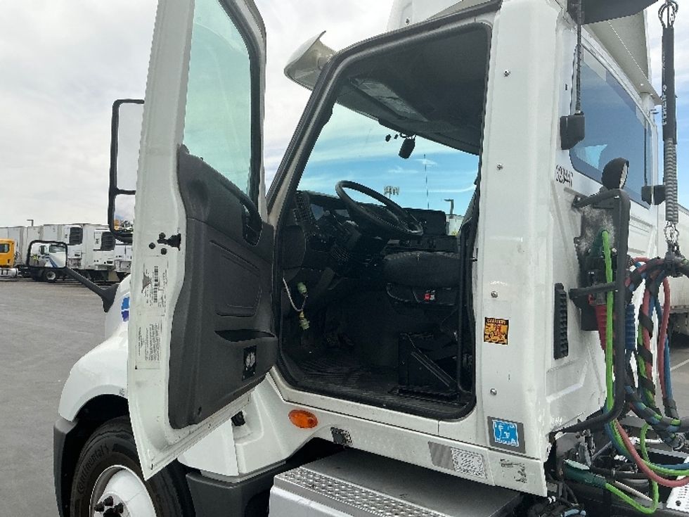 Day Cab Tractor-Heavy Duty Tractors-International-2019-LT625-Stockton-CA-410,731\n\t\tmiles-$ 24,500 - Image 9