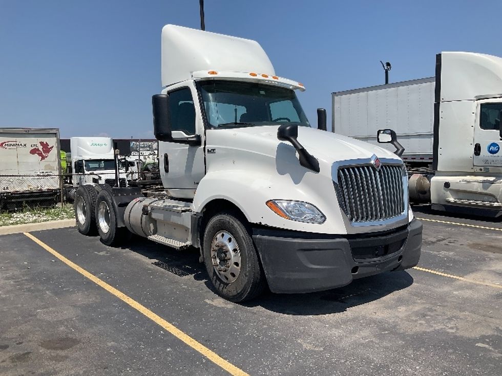 Day Cab Tractor-Heavy Duty Tractors-International-2019-LT625-Stoney Creek-ON-462,625\n\t\tkm-$ 13,250 - Image 1