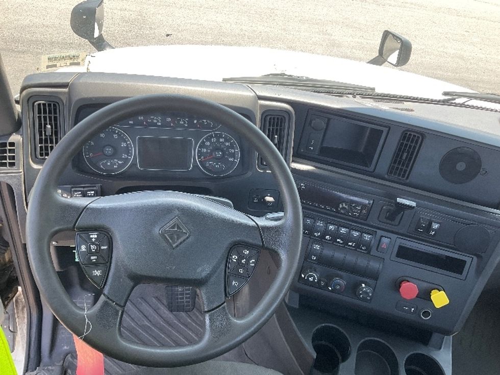 Day Cab Tractor-Heavy Duty Tractors-International-2019-LT625-Stoney Creek-ON-462,625\n\t\tkm-$ 13,250 - Image 11
