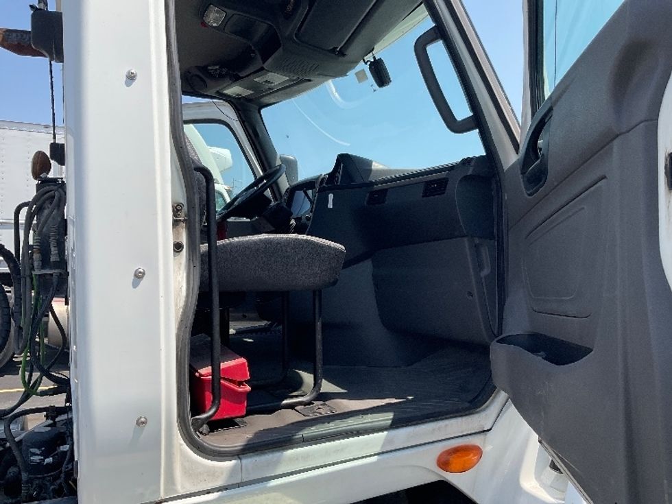 Day Cab Tractor-Heavy Duty Tractors-International-2019-LT625-Stoney Creek-ON-462,625\n\t\tkm-$ 13,250 - Image 12