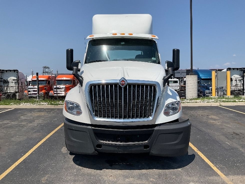 Day Cab Tractor-Heavy Duty Tractors-International-2019-LT625-Stoney Creek-ON-462,625\n\t\tkm-$ 13,250 - Image 2