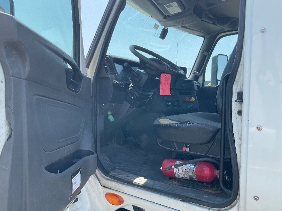 Day Cab Tractor-Heavy Duty Tractors-International-2019-LT625-Stoney Creek-ON-462,625\n\t\tkm-$ 13,250 - Image 9