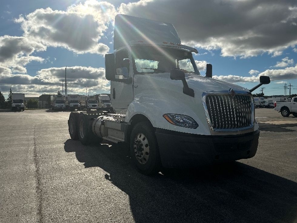 Day Cab Tractor-Heavy Duty Tractors-International-2019-LT625-Stoney Creek-ON-510,193\n\t\tkm-$ 35,750 - Image 1