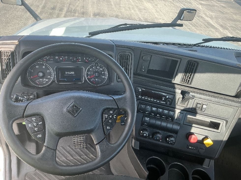 Day Cab Tractor-Heavy Duty Tractors-International-2019-LT625-Stoney Creek-ON-510,193\n\t\tkm-$ 35,750 - Image 11