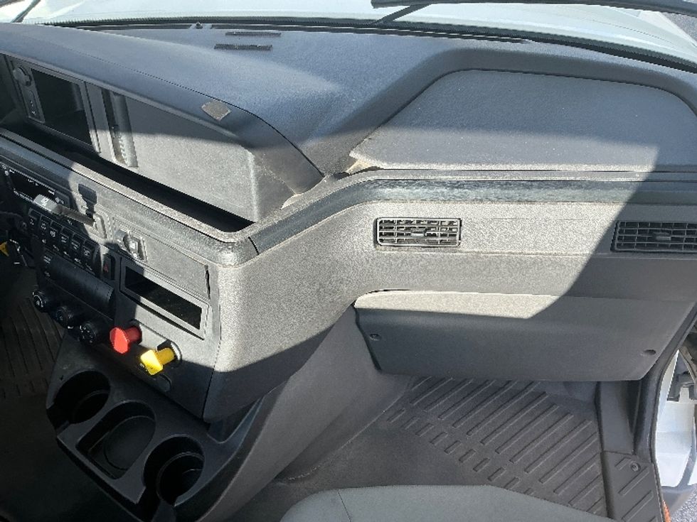 Day Cab Tractor-Heavy Duty Tractors-International-2019-LT625-Stoney Creek-ON-510,193\n\t\tkm-$ 35,750 - Image 13