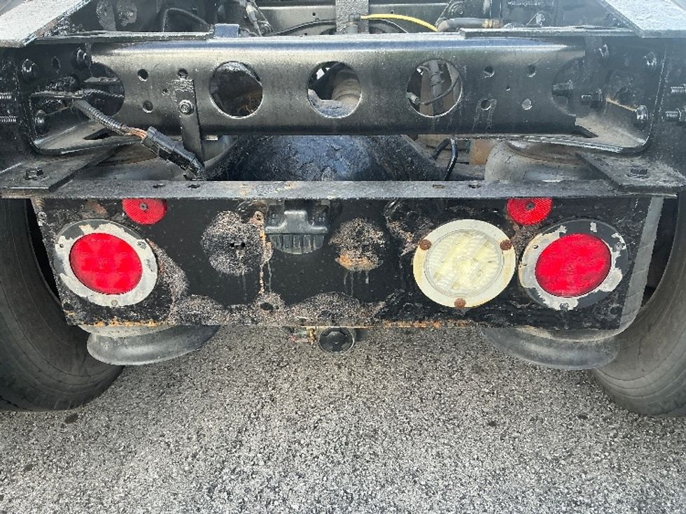 Day Cab Tractor-Heavy Duty Tractors-International-2019-LT625-Stoney Creek-ON-510,193\n\t\tkm-$ 35,750 - Image 19