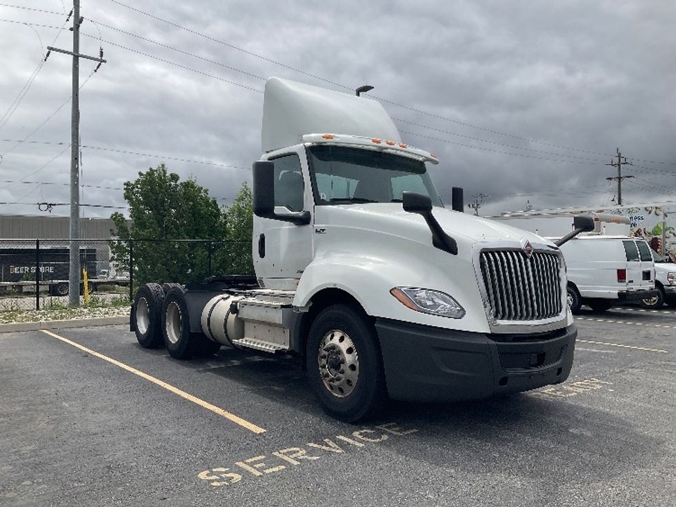 Day Cab Tractor-Heavy Duty Tractors-International-2019-LT625-Stoney Creek-ON-526,744\n\t\tkm-$ 35,750 - Image 1