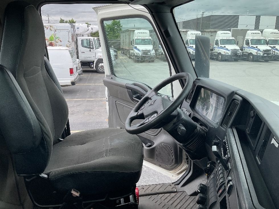 Day Cab Tractor-Heavy Duty Tractors-International-2019-LT625-Stoney Creek-ON-526,744\n\t\tkm-$ 35,750 - Image 14