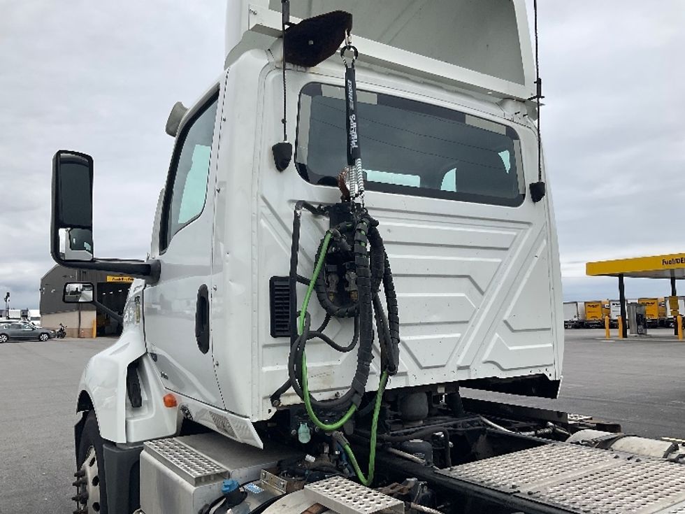 Day Cab Tractor-Heavy Duty Tractors-International-2019-LT625-Stoney Creek-ON-526,744\n\t\tkm-$ 35,750 - Image 17