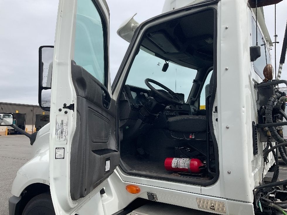 Day Cab Tractor-Heavy Duty Tractors-International-2019-LT625-Stoney Creek-ON-526,744\n\t\tkm-$ 35,750 - Image 9