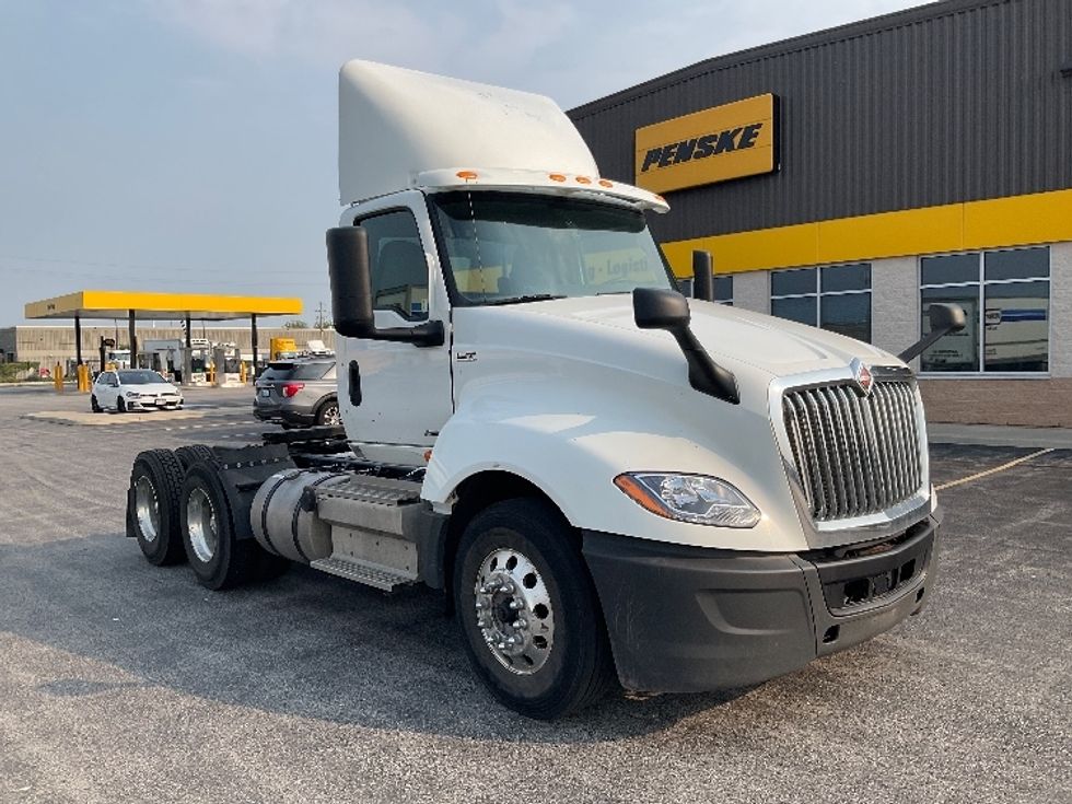 Day Cab Tractor-Heavy Duty Tractors-International-2019-LT625-Stoney Creek-ON-543,428\n\t\tkm-$ 36,250 - Image 1