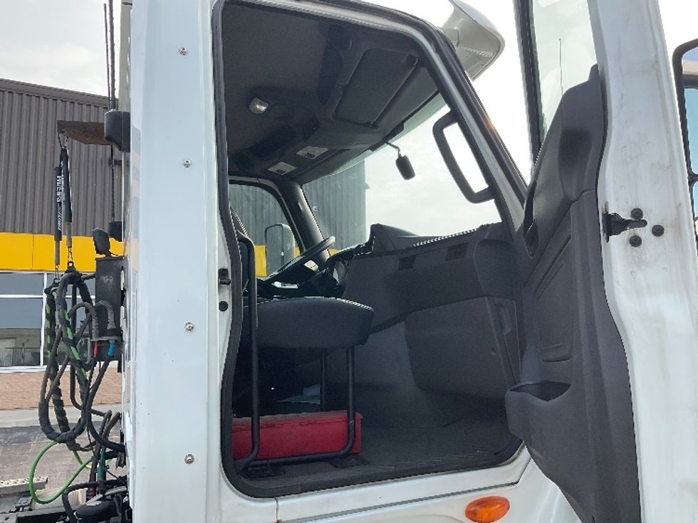 Day Cab Tractor-Heavy Duty Tractors-International-2019-LT625-Stoney Creek-ON-543,428\n\t\tkm-$ 36,250 - Image 12