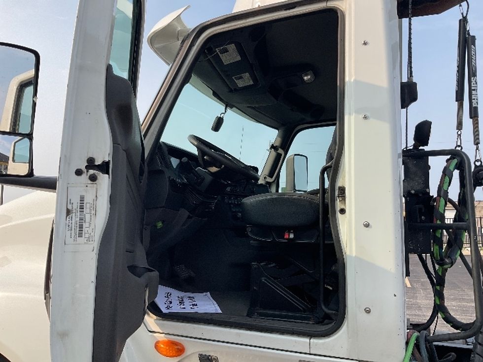 Day Cab Tractor-Heavy Duty Tractors-International-2019-LT625-Stoney Creek-ON-543,428\n\t\tkm-$ 36,250 - Image 9