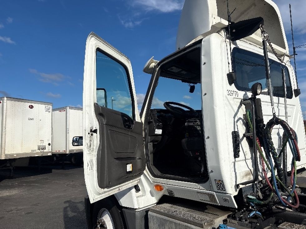 Day Cab Tractor-Heavy Duty Tractors-International-2019-LT625-Sturtevant-WI-268,163\n\t\tmiles-$ 29,000 - Image 9