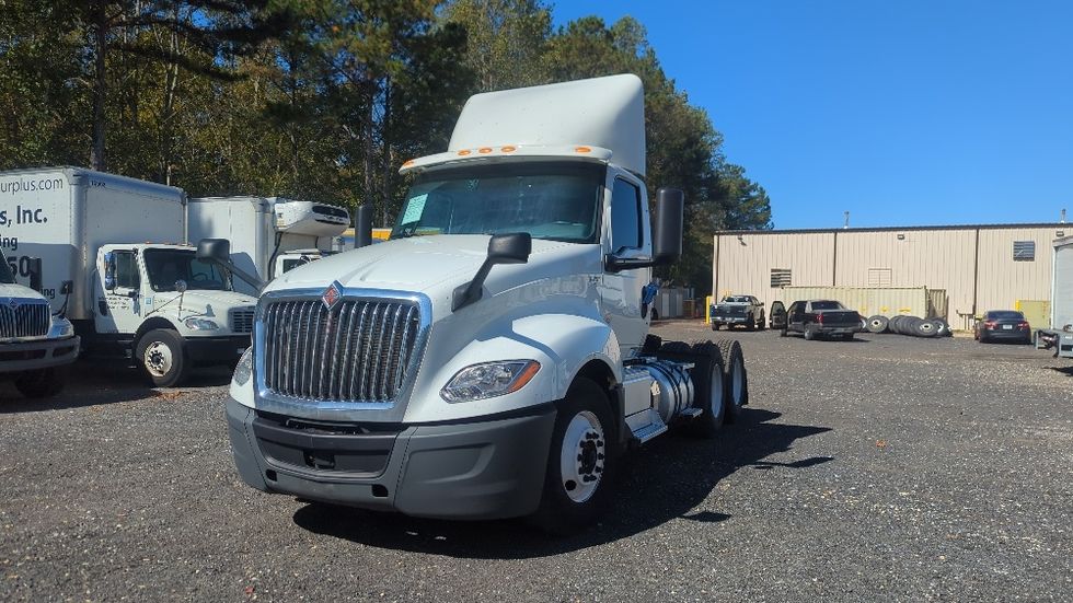 Day Cab Tractor-Heavy Duty Tractors-International-2019-LT625-Suwanee-GA-347,929\n\t\tmiles-$ 27,250 - Image 3