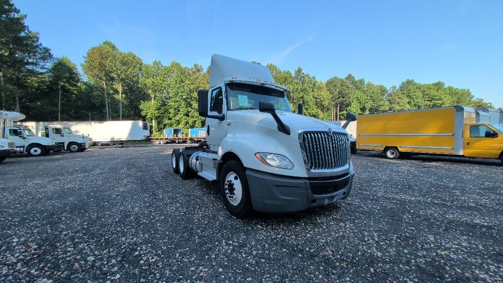 Day Cab Tractor-Heavy Duty Tractors-International-2019-LT625-Suwanee-GA-358,058\n\t\tmiles-$ 25,750 - Image 1