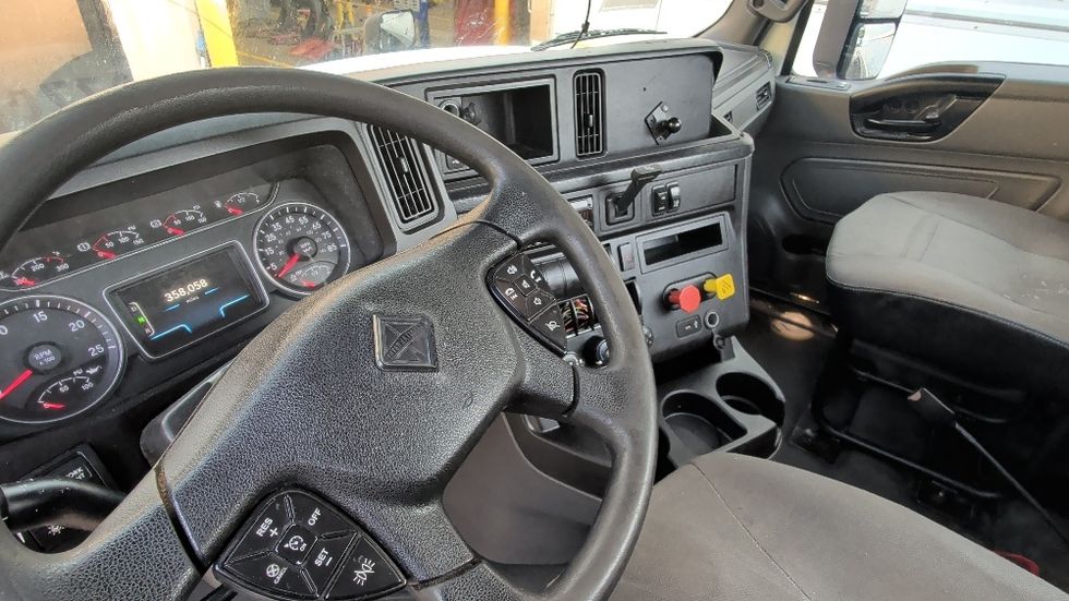 Day Cab Tractor-Heavy Duty Tractors-International-2019-LT625-Suwanee-GA-358,058\n\t\tmiles-$ 25,750 - Image 10
