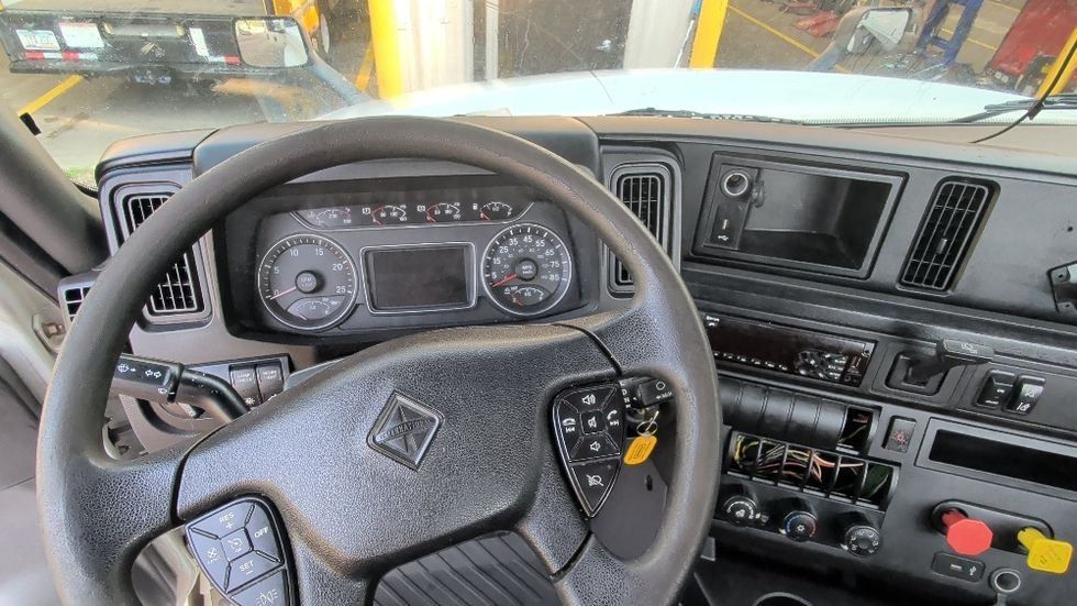 Day Cab Tractor-Heavy Duty Tractors-International-2019-LT625-Suwanee-GA-358,058\n\t\tmiles-$ 25,750 - Image 11